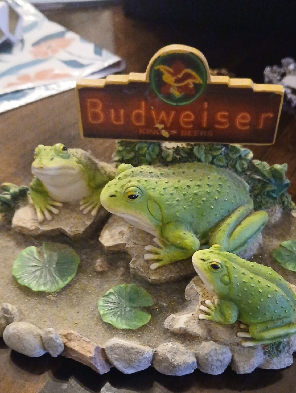 Budweiser Green Frog Pond Habitat Accent with Red Logo Great For Man Cave - Picture 6 of 8